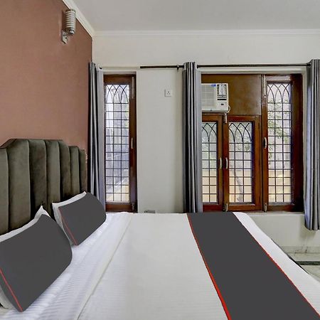 Hotel Capital O Uk House Residency Gurgaon Exterior foto