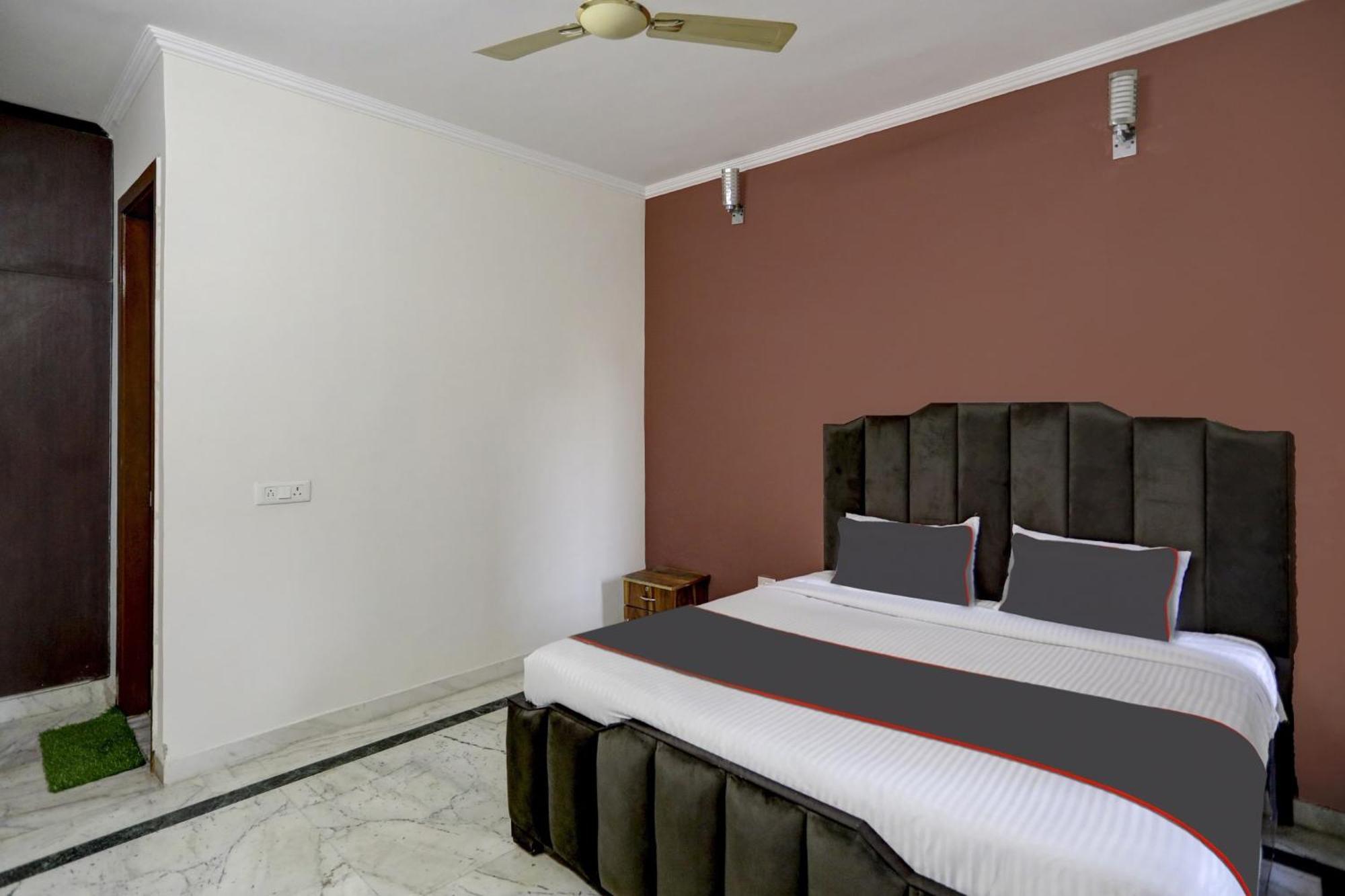 Hotel Capital O Uk House Residency Gurgaon Exterior foto