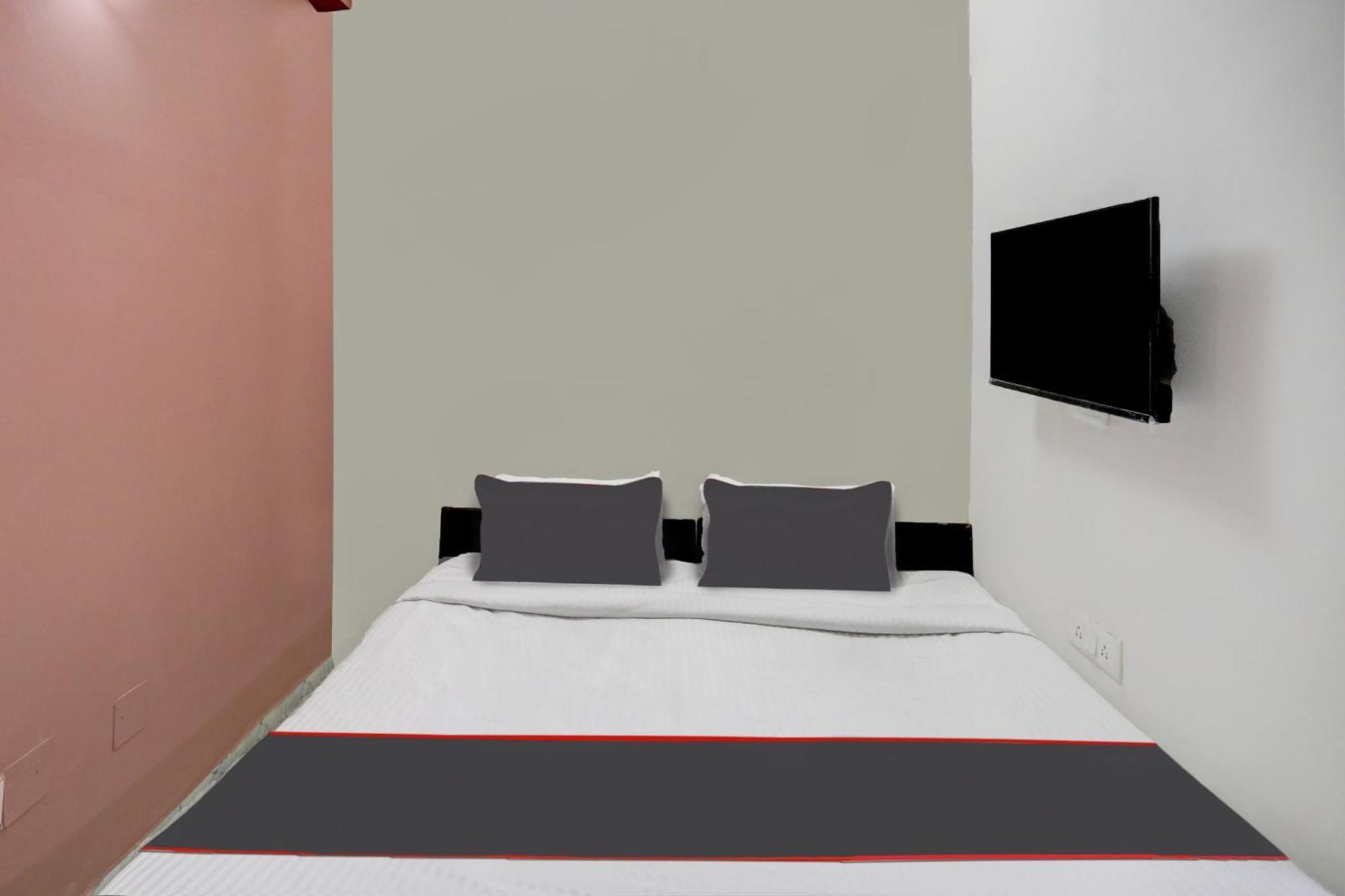 Hotel Capital O Uk House Residency Gurgaon Exterior foto