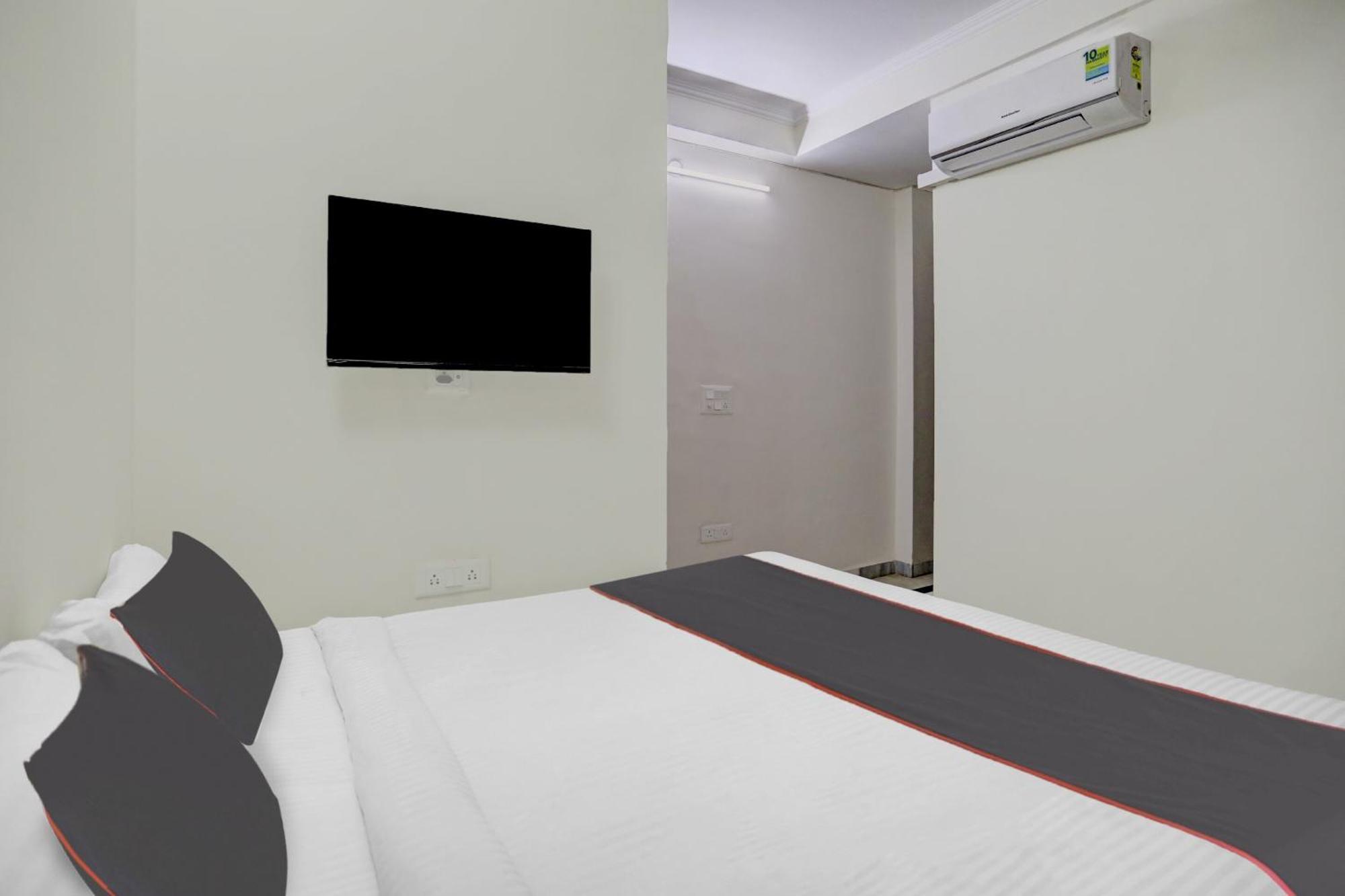 Hotel Capital O Uk House Residency Gurgaon Exterior foto