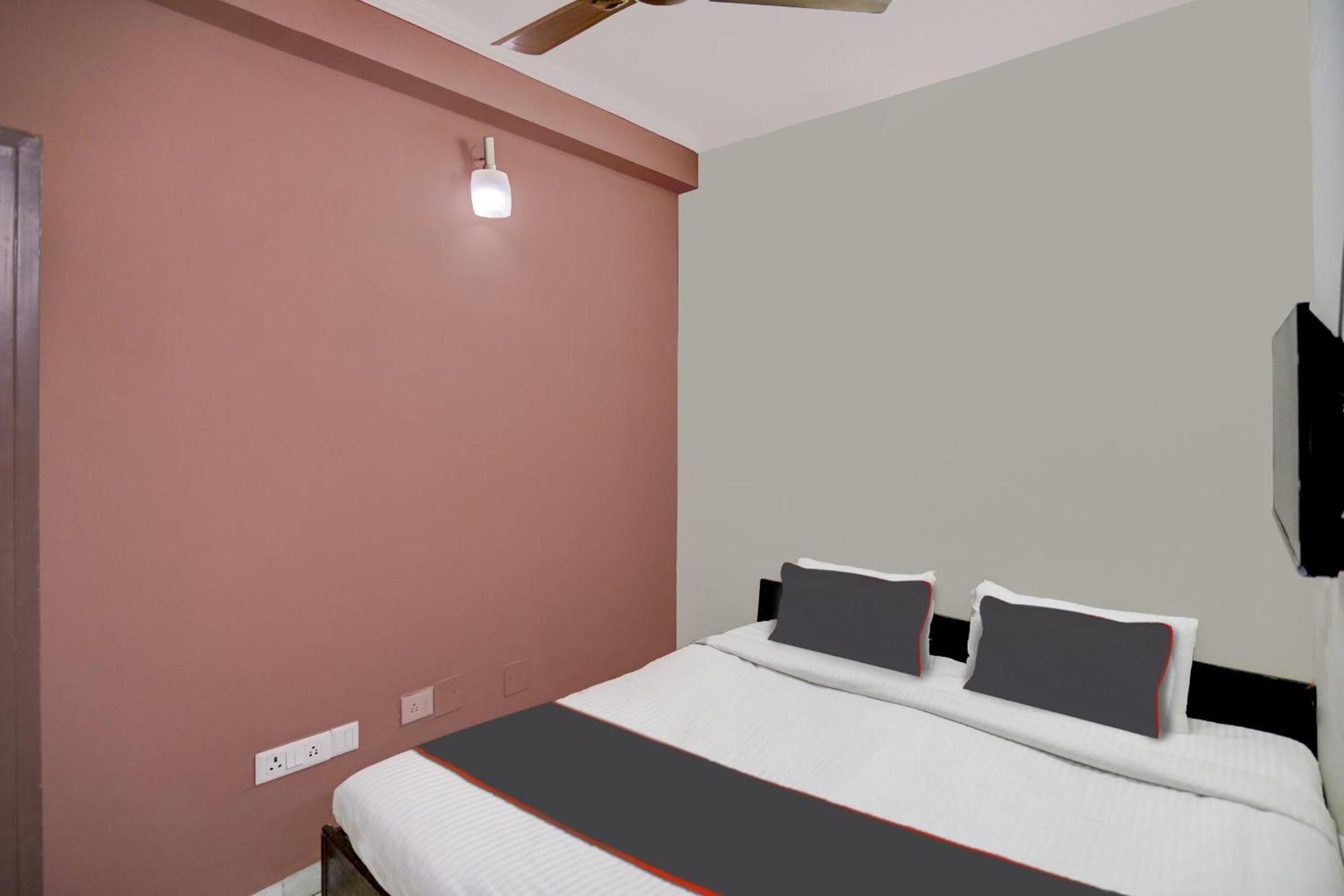 Hotel Capital O Uk House Residency Gurgaon Exterior foto