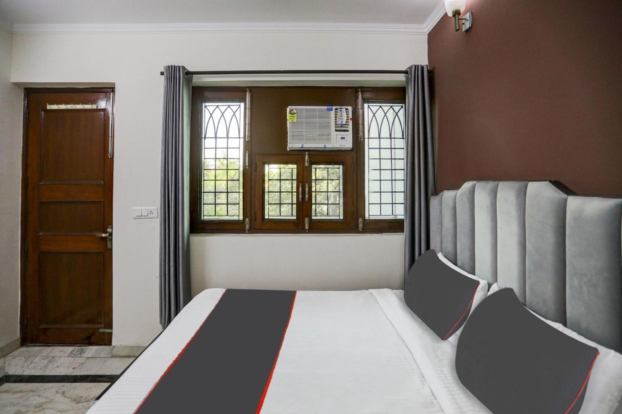 Hotel Capital O Uk House Residency Gurgaon Exterior foto